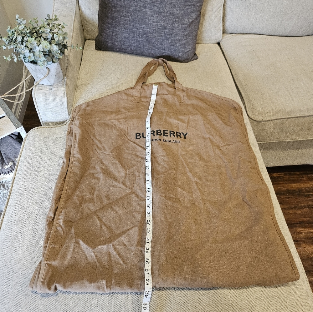Authentic Burberry jacket cover - Picture 7 of 15
